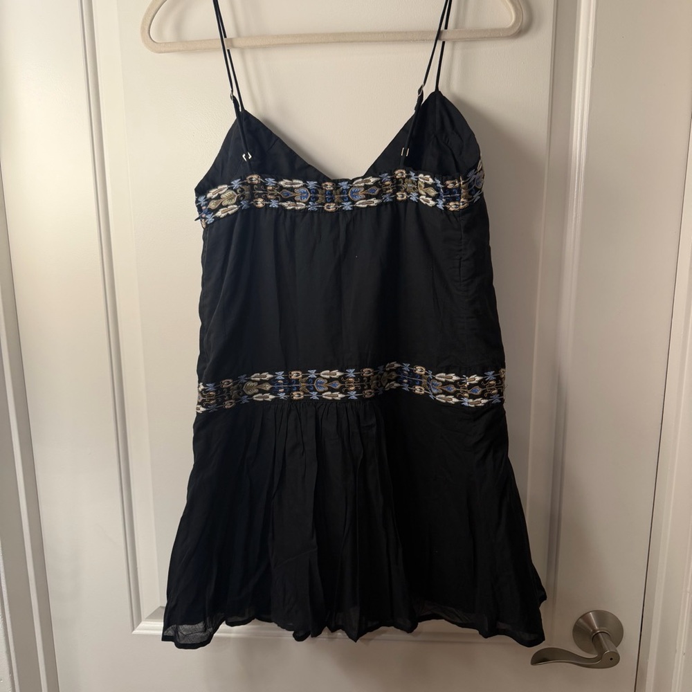 Abercrombie & Fitch V-Neck Flowy Mini Skort - Picture 6 of 8